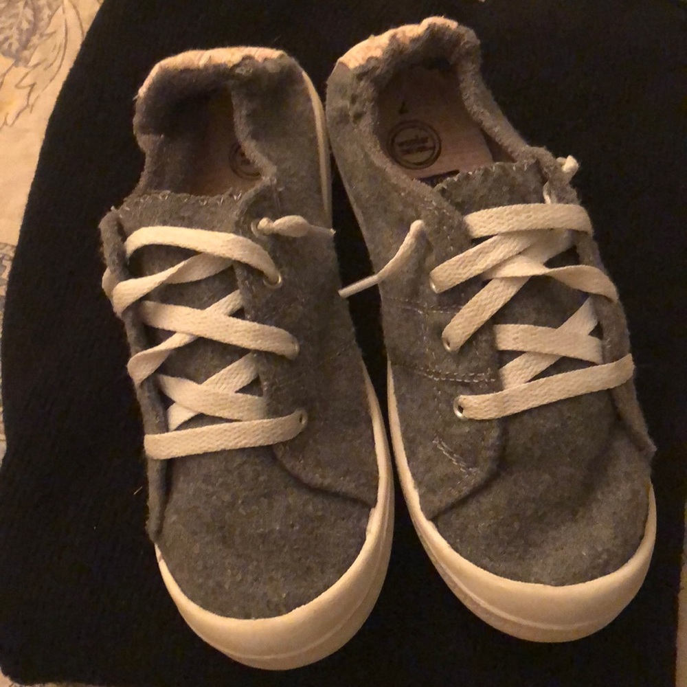 Girls shoe size 7